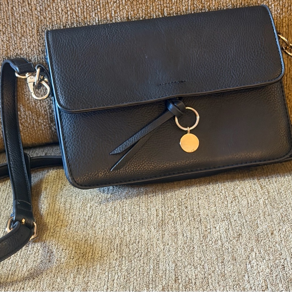Elegant Gussaci Black Leather Crossbody Bag